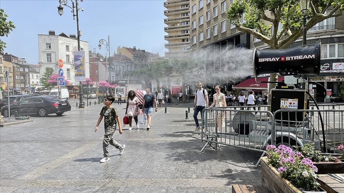 Belçika'da aşırı sıcaklar nedeniyle kırmızı alarm verildi