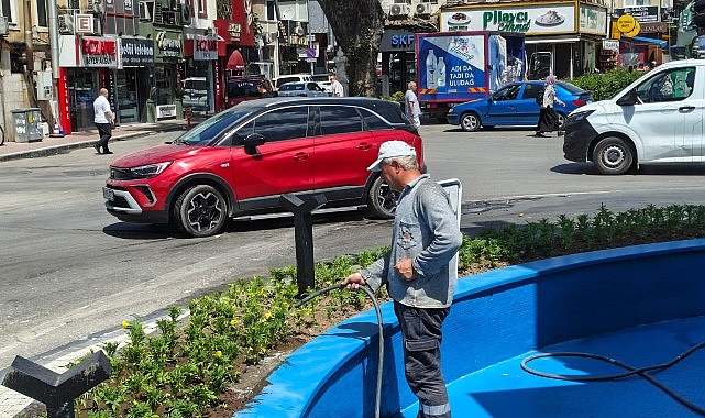 Gemlik'te Saat Kulesi ve Havuz Çevresinde Yenileme Çalışmaları