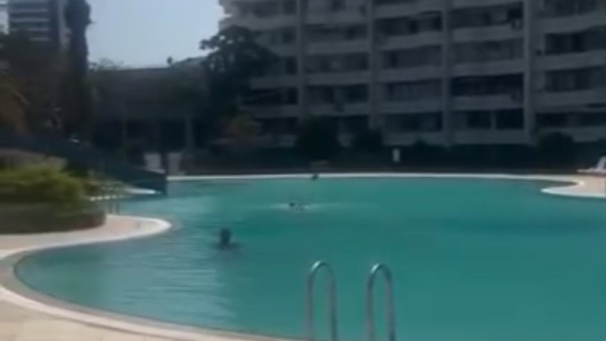 Mersin'de tesettür mayolu kadın havuza alınmadı: Görevli tutuklandı