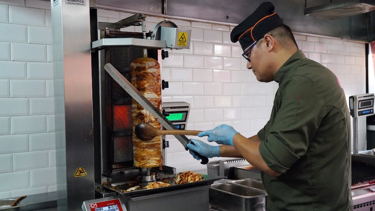 Antalya'da döner ustalarının zorlu mesaisi