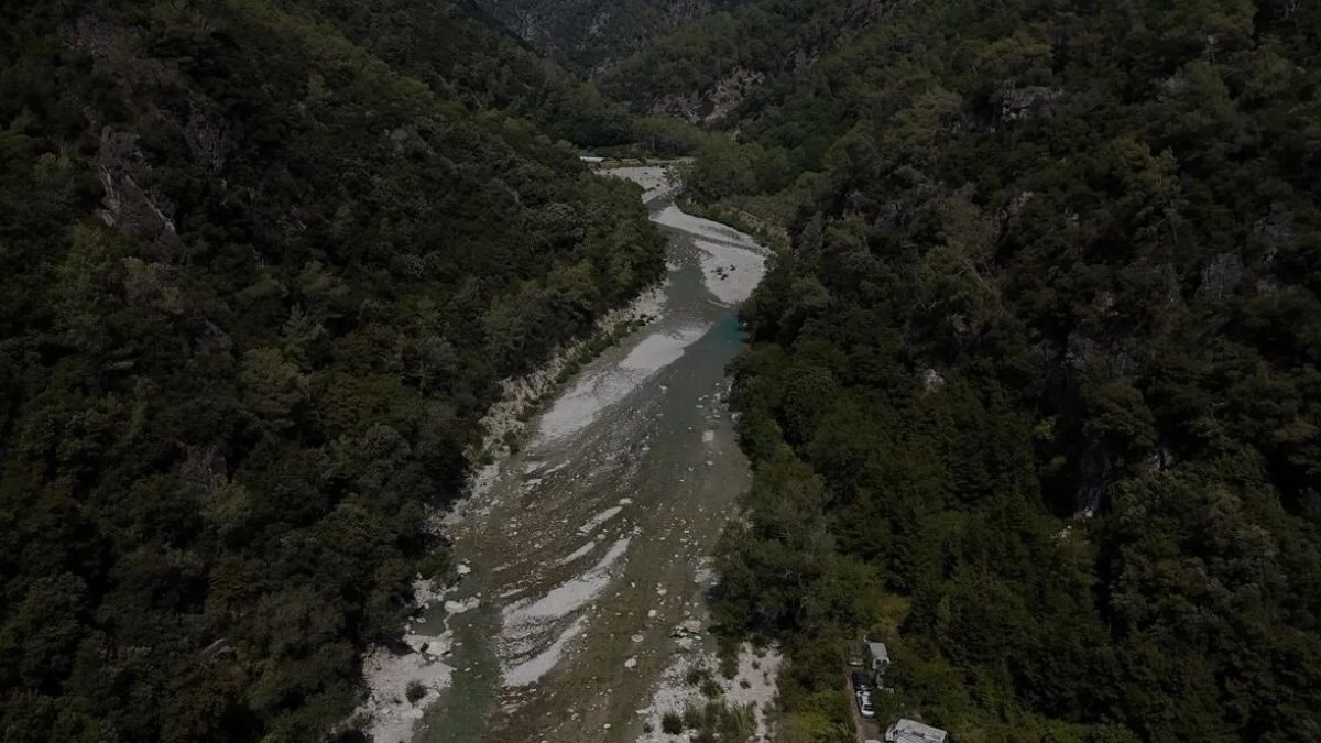 Aşırı sıcaklar Fransa'da nehirleri kurutuyor