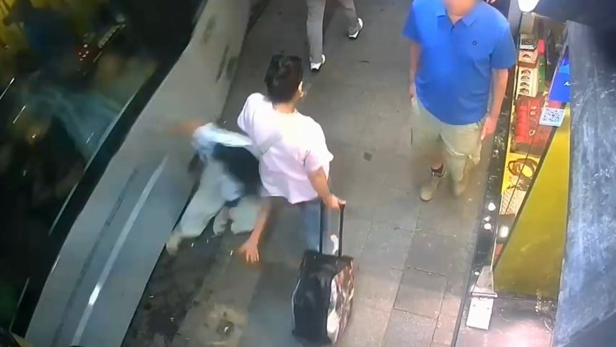 İstanbul'da tramvayın kadına çarpması esnafı isyan ettirdi: İBB denetimsiz, sürücüler hızlı