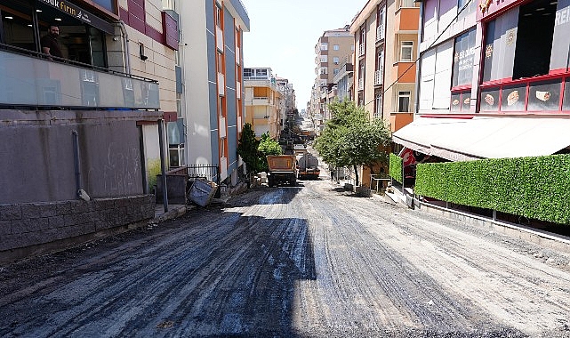 Maltepe'de asfalt hamlesiyle yollar yenileniyor
