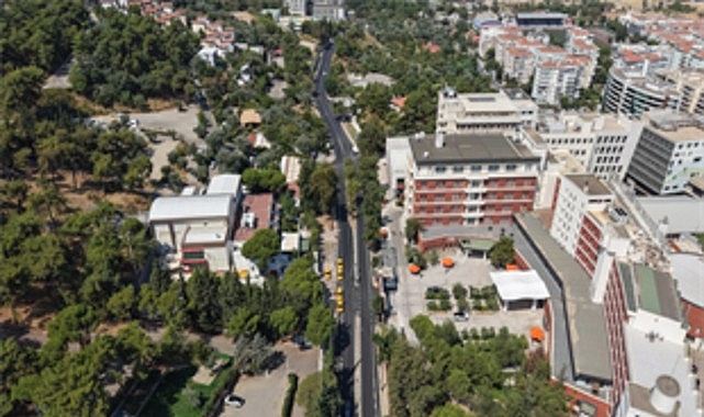 Balçova'nın caddeleri "çiçek gibi" oldu