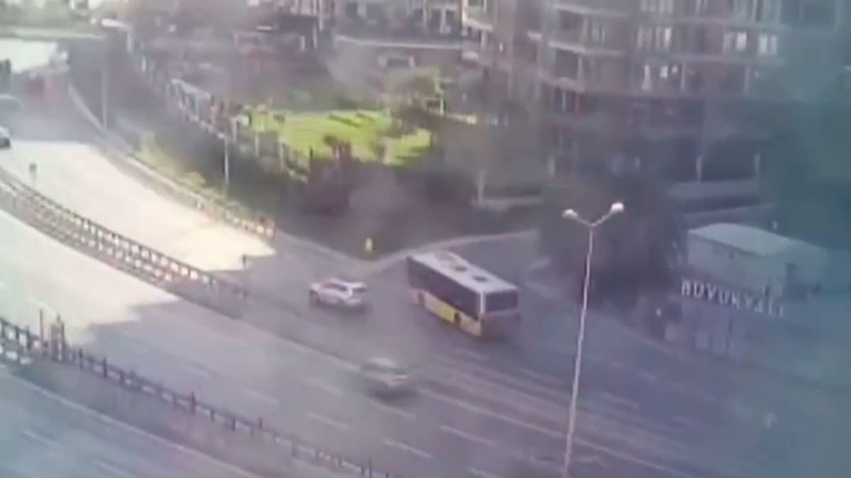 İstanbul'da ölümlü İETT otobüsü kazasının yaşandığı anlara ait görüntüler ortaya çıktı