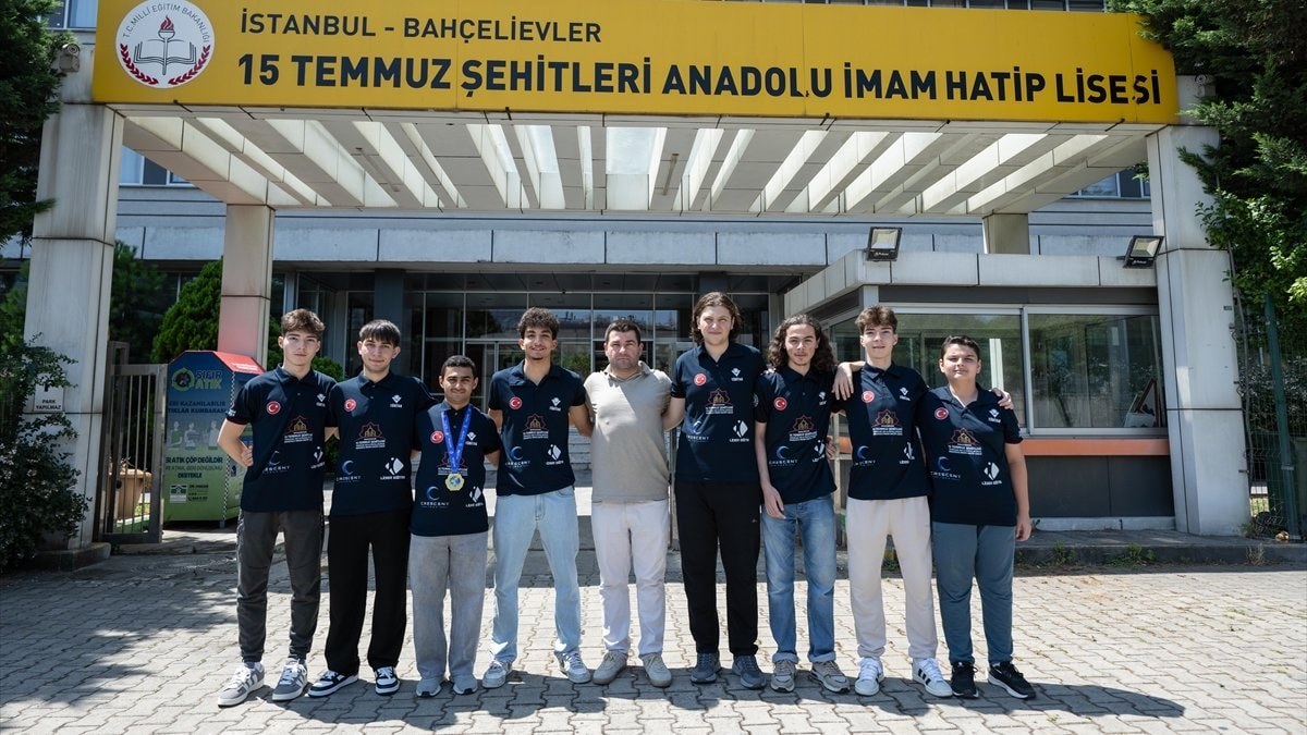 Türk öğrencilerden Kanada'da büyük başarı: Robotik takımı 4 dünya derecesiyle döndü