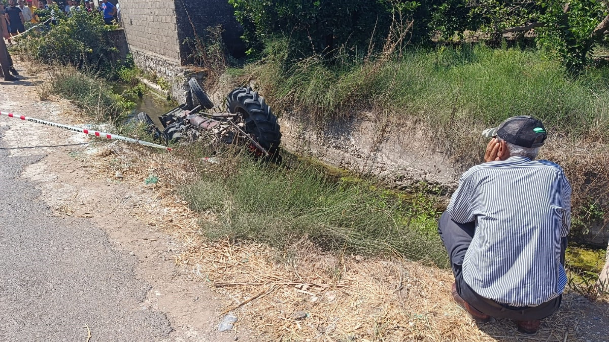 Antalya'da traktör su kanalına düştü: Sürücüsü hayatını kaybetti