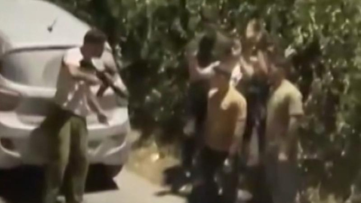 Batı Şeria'da silahlı İsrailli, 5 Filistinli çocuğu tehdit ederek alıkoydu