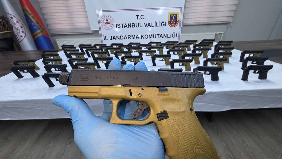 İstanbul'da taksinin bagajı cephaneliği aratmadı: 108 tabanca çıktı