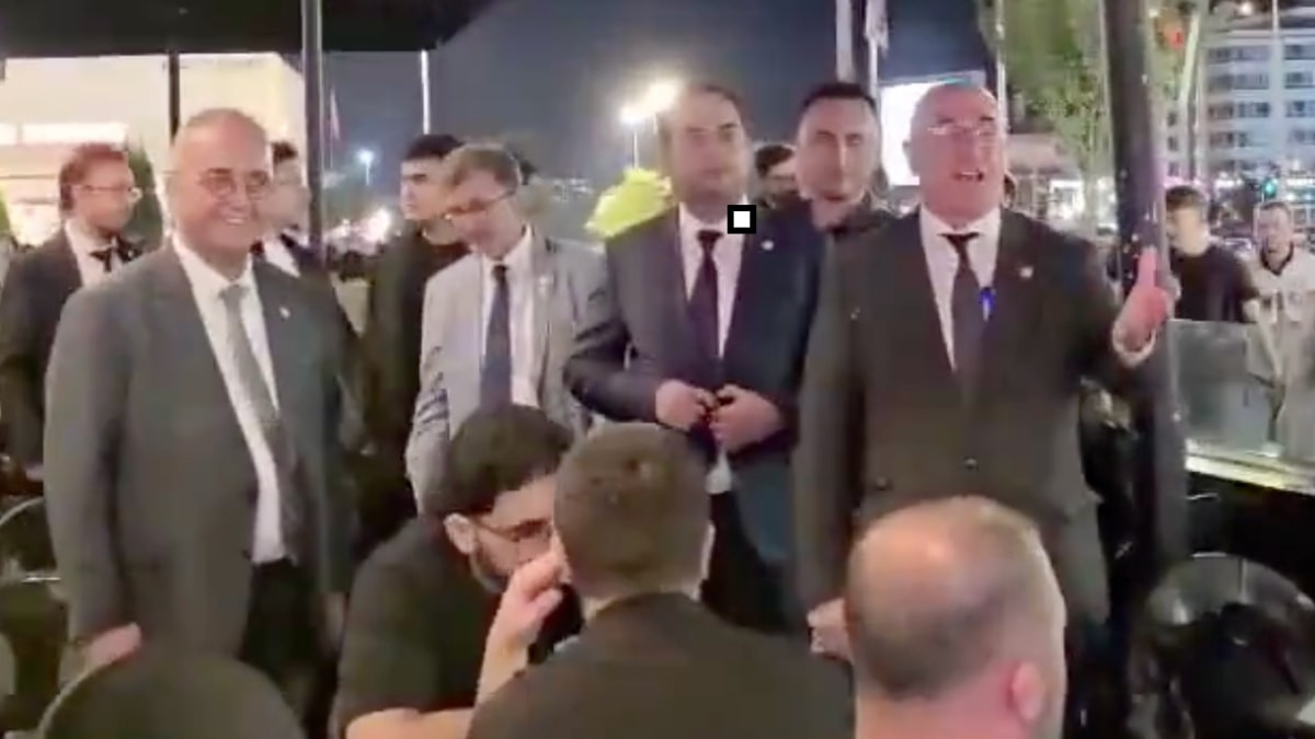 Yeni Partili milletvekilleri Konya'da gençlerin dikkatini çekemedi