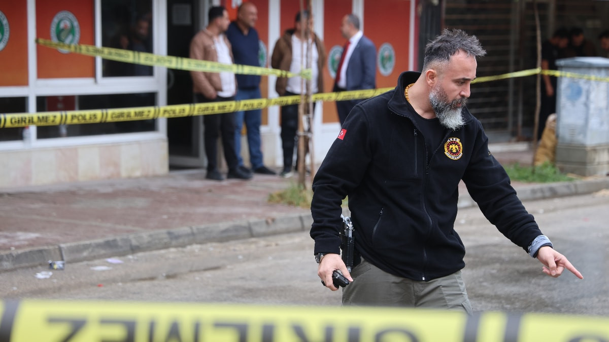 Adana'da tekel bayisine silahlı saldırı düzenlendi