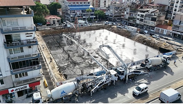 Başkan Çerçioğlu'nun İncirliova'ya Kazandıracağı Cumhuriyet Meydanı ve Yeraltı Otoparkı Projesinde Çalışmalar Sürüyor