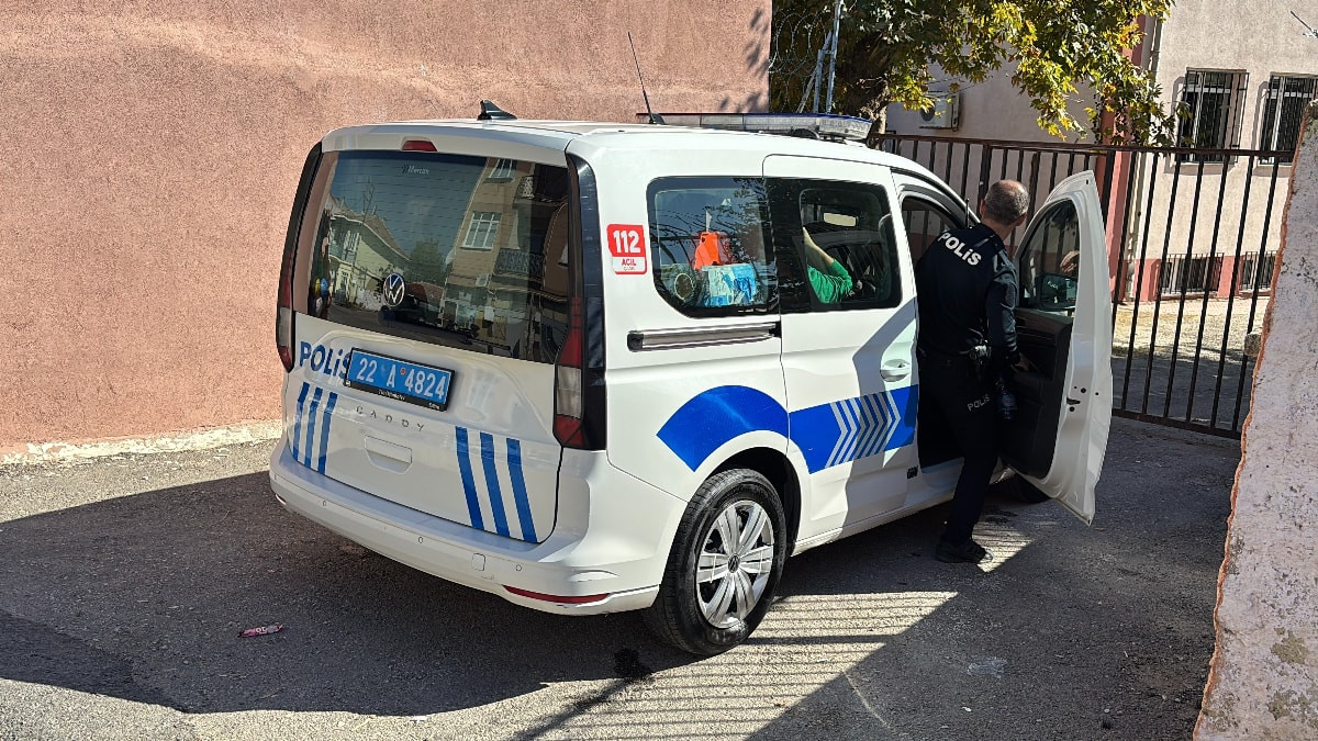 Edirne'de okula silah getiren öğrenci yakalandı