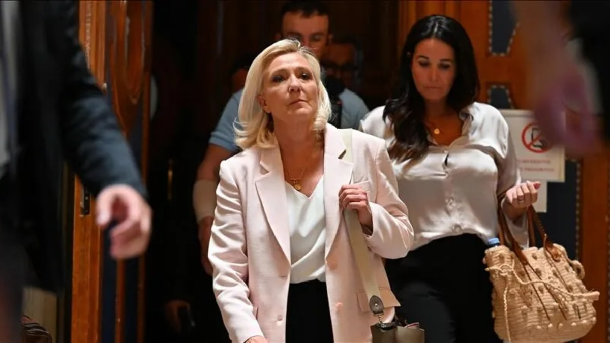 Fransa'daki ankette, aşırı sağcı Le Pen 2027 cumhurbaşkanı seçiminde avantajlı görünüyor