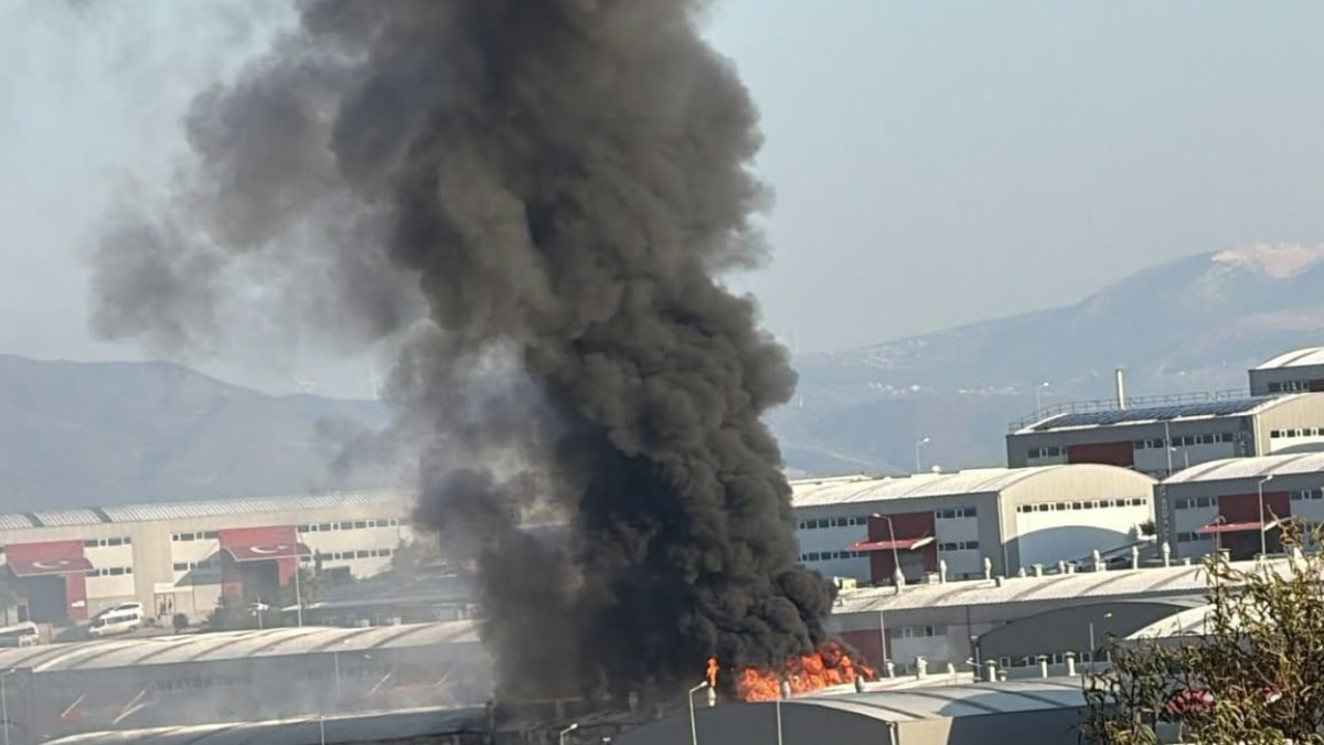 Hatay'da mobilya fabrikasında yangın