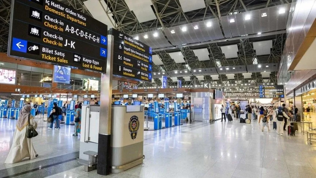 İstanbul'a iniş yapamayan onlarca uçak alternatif havalimanlarına yönlendirildi
