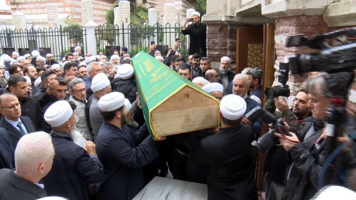 İstanbul'da elektrik akımına kapılarak hayatını kaybeden Mahmut son yolculuğuna uğurlandı