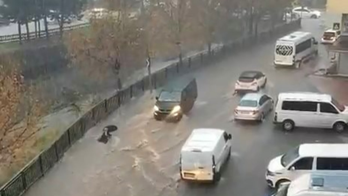İstanbul'da suya kapılan kadın dakikalarca sürüklendi