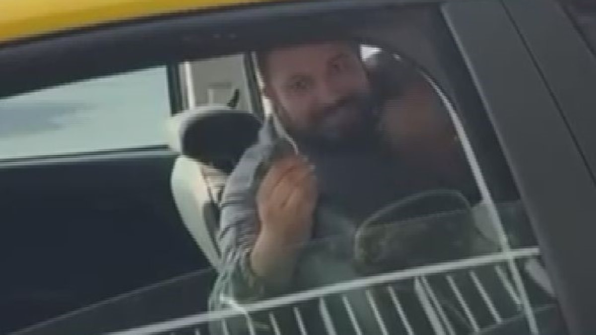 İstanbul'da taksi şoförü ile yolcular arasında “bebek arabası” tartışması