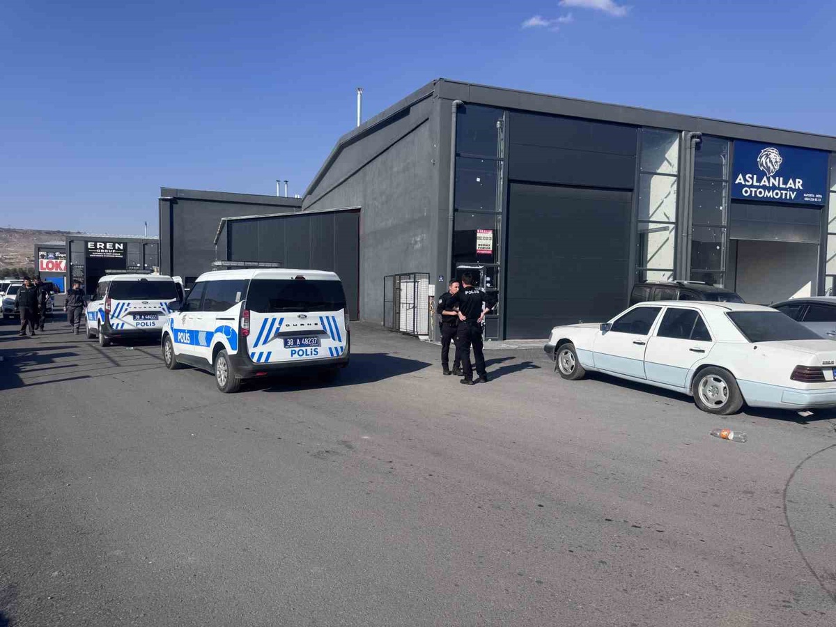 Kayseri Kocasinan'da tartıştığı kardeşi tarafından tüfekle vurulan kişi hafif yaralandı