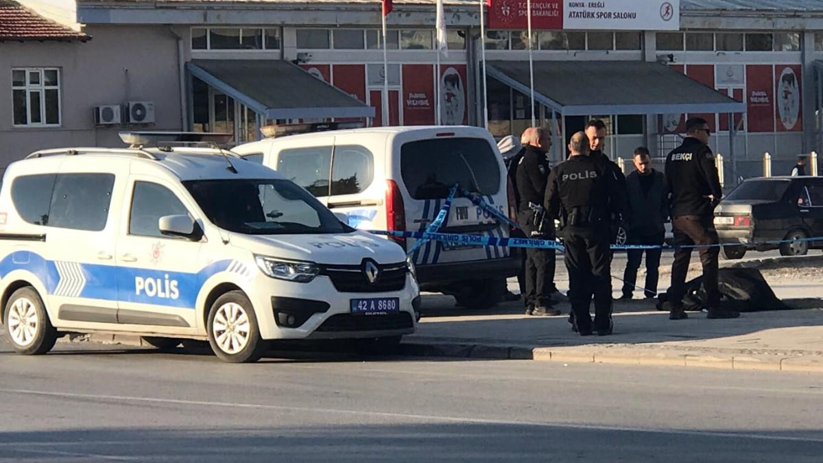 Konya'da kaldırımda ölü bulundu