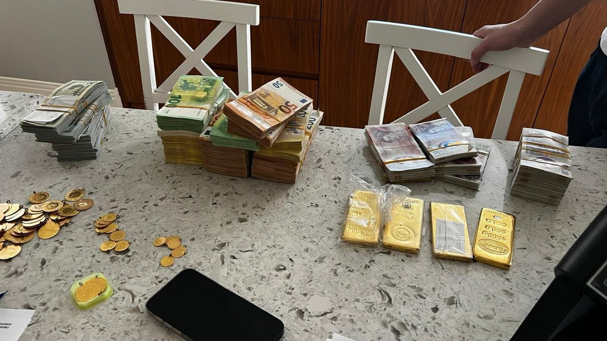 Mersin Büyükşehir Belediyesi soruşturmasında şüphelinin evinden servet çıktı