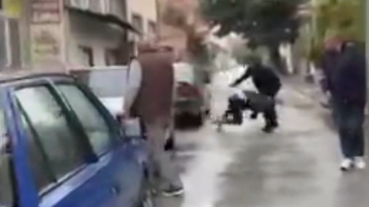 Sakarya'da kendisini dolandırdığını öne sürdüğü kişiyi bacaklarından vurdu